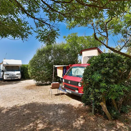 Lido Campsite *